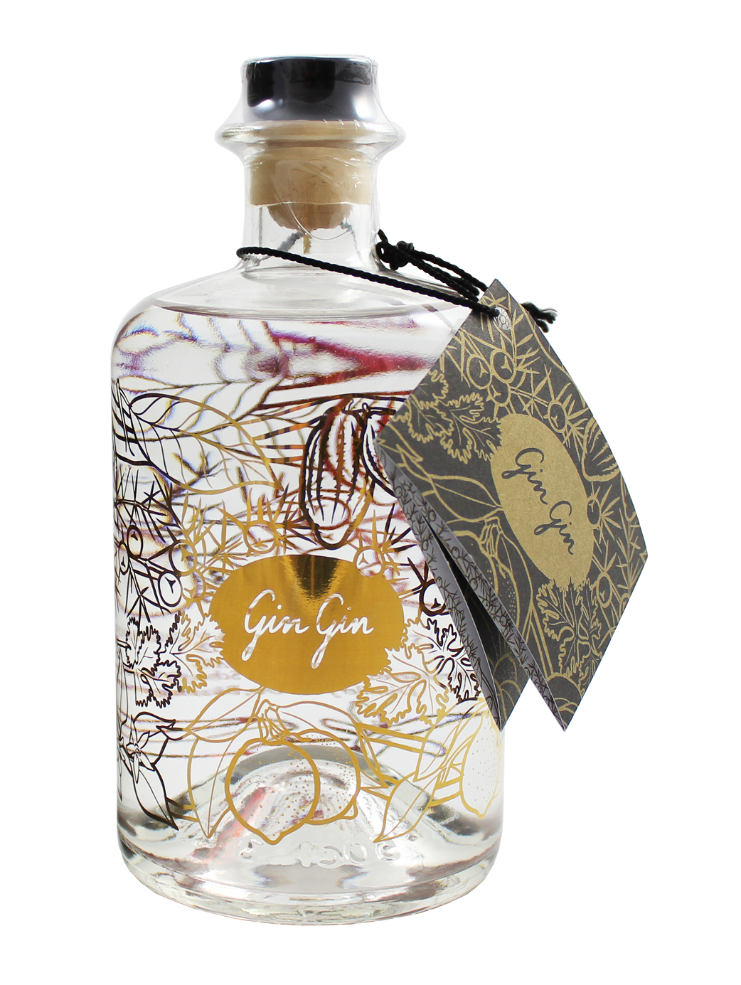 Durchsichtige Flasche mit 50 cl Inhalt, abgefüllt mit dem Falken GinGin. Florian Fröhlich, Schaffhauser und langjähriger Designer bei Louis Vuitton hat das Design der Flasche entworfen.