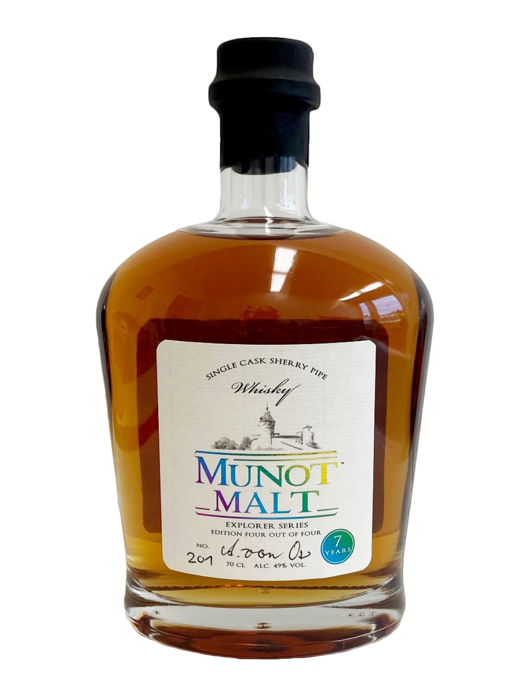 Durchsichtige Flasche mit 70 cl Inhalt, abgefüllt mit unserem Falken Munot Malt Explorer Series 7 Years. Auf der Etikette ist das Wahrzeichen der Stadt Schaffhausen zu sehen, der Munot.